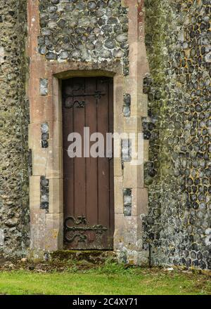 Petite porte d'église à Norfolk Banque D'Images