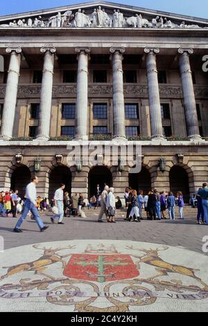 Mosaïque de la ville armoiries devant le Conseil House sur la place. Nottingham, Nottinghamshire, Angleterre, Royaume-Uni. Vers les années 1990 Banque D'Images