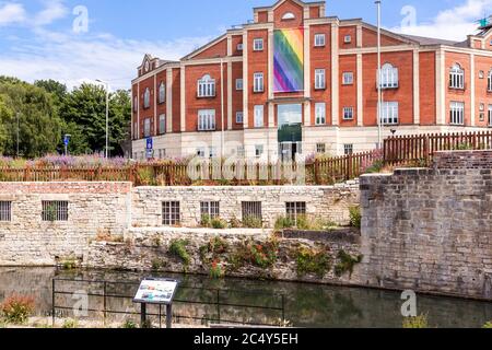 Lion House un des bureaux du fournisseur d'énergie verte Ecotricity par le canal Thames Severn à Rowcroft (Wallbridge) Stroud, Gloucestershire Royaume-Uni Banque D'Images