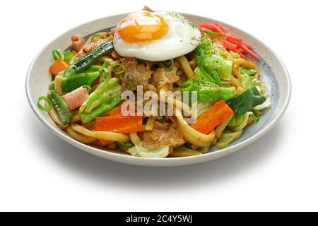 yudon yaki , une sorte de plat de nouilles udon japonaises, nouilles udon poêlées avec de la viande et des légumes Banque D'Images