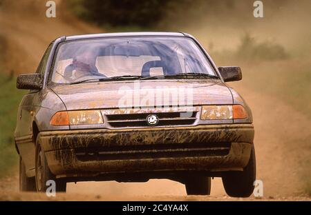 1991 Vauxhall Astra testé au terrain d'essai de Millbrook Bedfordshire, Royaume-Uni