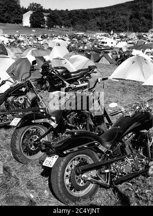 Archives 90ies: Free Wheels 1995, rencontre annuelle Harley Davidson à Cunlhat, Puy-de-Dôme, France Banque D'Images