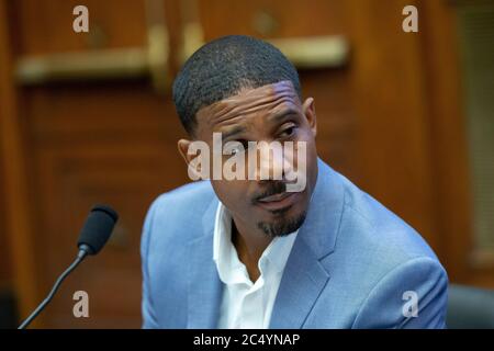 Washington, DC, États-Unis. 29 juin 2020. Kischon McDonald, démonstrateur des droits civils, arrive pour témoigner devant le Comité des ressources naturelles de la Maison des États-Unis au Capitole des États-Unis à Washington, DC, États-Unis, le lundi 29 juin 2020. Credit: Stefani Reynolds/CNP | usage dans le monde crédit: dpa/Alay Live News Banque D'Images