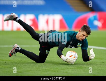 Selhurst Park, Londres, Royaume-Uni. 29 juin 2020. Football de la première ligue anglaise, Crystal Palace versus Burnley football Club ; gardien de but Nick Pope of Burnley pendant le match de pré-match, démarrage à l'intérieur d'un Selhurst Park vide crédit : action plus Sports/Alay Live News Banque D'Images