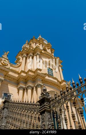 La cathédrale de San Giorgio (Saint George) dans la ville de Ragusa Ibla, sur l'île de Sicile en Italie. Banque D'Images