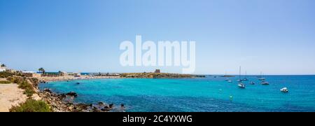 Île de Tabarca en Espagne. Eau turquoise cristalline. Province d'Alicante. Espagne Banque D'Images