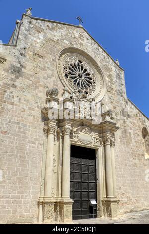 Façade de la cathédrale d'Otranto dédiée à l'Annonciation de la Vierge Marie. Salento, Puglia, Italie Banque D'Images