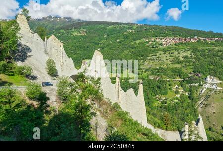 Suisse, canton du Valais, Val d'Herens, les pyramides d'Euseigne, formés par l'érosion de débris morainiques mous Banque D'Images