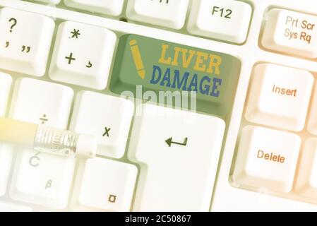 Écriture conceptuelle montrant des lésions hépatiques. Concept signifiant tout trouble de la cirrhose du foie ou de la cicatrisation du foie blanc pc clavier avec empt Banque D'Images