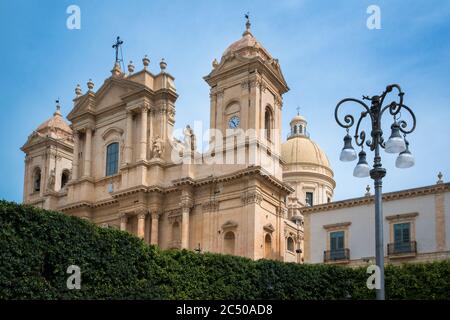 La cathédrale de San Nicolo est une cathédrale catholique romaine de style baroque sicilien, la vieille ville de Noto, Sicile, Italie Banque D'Images