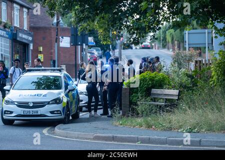 Brentwood Essex 29 juin 2020 la police d'Essex a été mobilisée pour gérer de grands groupes de jeunes qui se sont présentés dans la ville pour un média social annoncé rave qui n'a pas eu lieu. Crédit : Ian Davidson/Alay Live News Banque D'Images