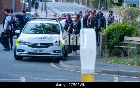 Brentwood Essex 29 juin 2020 la police d'Essex a été mobilisée pour gérer de grands groupes de jeunes qui se sont présentés dans la ville pour un média social annoncé rave qui n'a pas eu lieu. Crédit : Ian Davidson/Alay Live News Banque D'Images