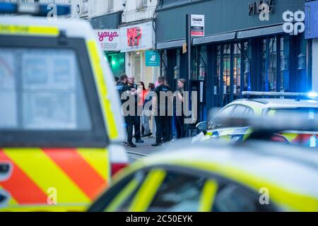 Brentwood Essex 29 juin 2020 la police d'Essex a été mobilisée pour gérer de grands groupes de jeunes qui se sont présentés dans la ville pour un média social annoncé rave qui n'a pas eu lieu. Crédit : Ian Davidson/Alay Live News Banque D'Images