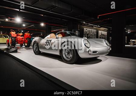 Porsche 550 Spyder. Première voiture de course Porsche légendaire. Exposition de voitures de course vintage. Exposition de voitures classiques - Centre Heydar Aliyev, Bakou, Az Banque D'Images