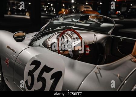 Porsche 550 Spyder. Première voiture de course Porsche légendaire. Exposition de voitures de course vintage. Exposition de voitures classiques - Centre Heydar Aliyev, Bakou, Az Banque D'Images