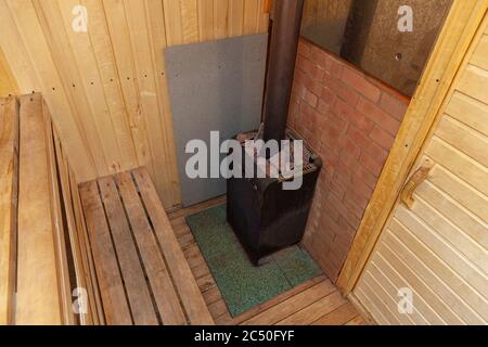 Détails intérieurs du hammam traditionnel finlandais du sauna. Concept traditionnel de spa de la vieille maison de bain russe. Concept de bain de village de campagne de détente Banque D'Images