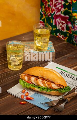 Porc vietnamien Banh mi Sandwich on the Bable Banque D'Images