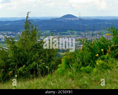 Vue panoramique de la tombe celtique Burren à la célèbre colline Hohenstaufen Banque D'Images