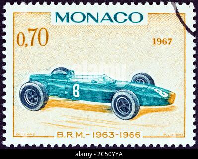 MONACO - VERS 1967 : un timbre imprimé à Monaco montre B.R.M. Voiture de course Grand Prix de 1963-66, vainqueur du Grand Prix de Monaco, vers 1967. Banque D'Images