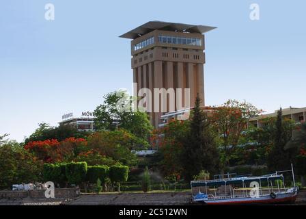 L'hôtel Movenpick au bord du Nil à Assouan. Banque D'Images