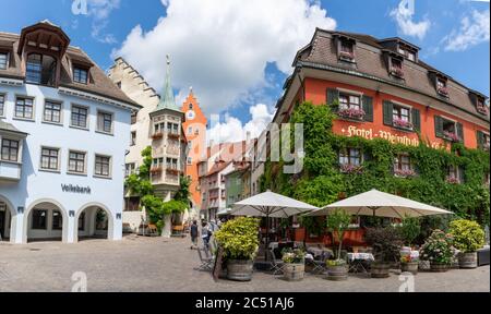 Meersburg, BW / Allemagne - 22 juin 2020 : vue sur l'historique Loewen Hotel ou le "Lions Hotel" dans la vieille ville de Meersburg, dans le sud de l'Allemagne Banque D'Images