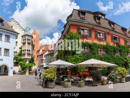 Meersburg, BW / Allemagne - 22 juin 2020 : vue sur l'historique Loewen Hotel ou le "Lions Hotel" dans la vieille ville de Meersburg, dans le sud de l'Allemagne Banque D'Images