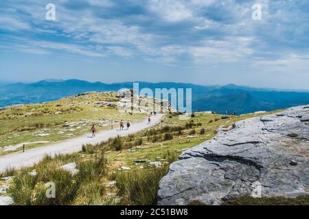 La montagne Rhune dans les Pyrénées-Atlantique en France Banque D'Images