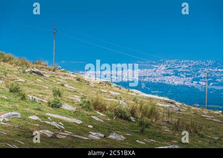 La montagne Rhune dans les Pyrénées-Atlantique en France Banque D'Images