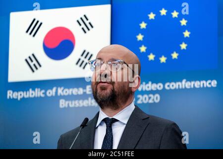 Bruxelles, Belgique. 30 juin 2020. Le président du Conseil de l'UE, Charles Michel, et le président de la Commission européenne, Ursula von der Leyen, assistent à une conférence de presse après un sommet UE-République de Corée. Crédit: ALEXANDROS MICHAILIDIS/Alay Live News Banque D'Images