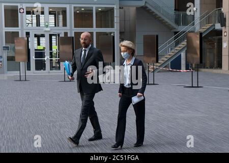 Bruxelles, Belgique. 30 juin 2020. Le président du Conseil de l'UE, Charles Michel, et le président de la Commission européenne, Ursula von der Leyen, assistent à une conférence de presse après un sommet UE-République de Corée. Crédit: ALEXANDROS MICHAILIDIS/Alay Live News Banque D'Images