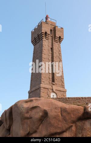 Phare de Ploumanac'h - Phare de Ruz - Phare actif à Perros-Guirec, Côtes-d'Armor, Bretagne, France Banque D'Images