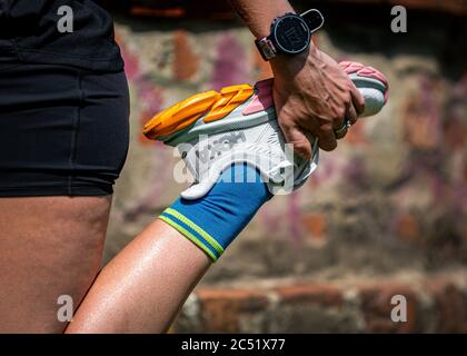 CARDIFF, ROYAUME-UNI. 24 juin 2020. L'athlète HokaOneOne et la athlète de Grande-Bretagne Jenny Nesbitt s'entraîne à Bute Park, Cardiff, pays de Galles. Photo de Matthew Lofthouse Banque D'Images