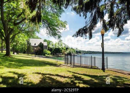 La rive du lac Skaneateles dans le nord de l'État de New York, un après-midi d'été chaud Banque D'Images