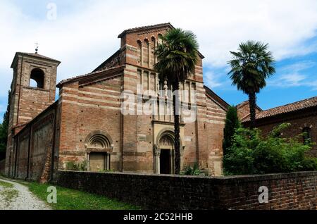 Santa Maria di Vezzolano, abbaye romane d'Albugnano, Italie Banque D'Images