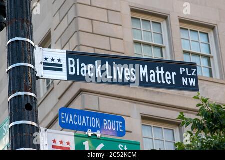 George Floyd et Black Lives Matter les manifestations se poursuivent à Lafayette Square près de la Maison Blanche à Washington, D.C. Banque D'Images