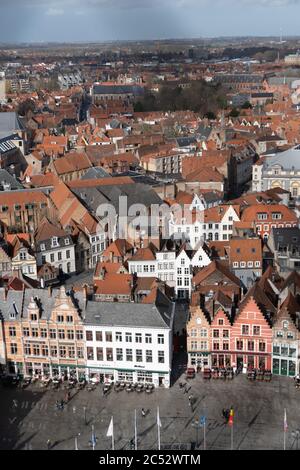Bruges, Belgique 03/01/2020. Vue panoramique sur la vieille ville de Bruges, Belgique. Photo prise par le filet de clôture, Banque D'Images