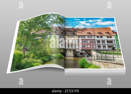 Vue sur la rivière Gera jusqu'aux maisons de Kraemerbruecke. Le pont est situé dans la vieille ville d'Erfurt, capitale de la Thuringe, Allemagne, Europe Banque D'Images