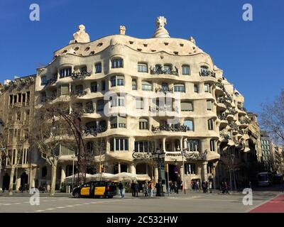 Architecture typique d'Antoni Gaudi à Barcelone Banque D'Images