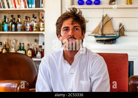 Hugo Roellinger est allé en mer, avant de s'impliquer dans les affaires de ses parents. Les pensées sur le voyage, la distance et le temps façonnent son attitude. Ferme du vent près du Château Richeux, Saint-Malo, France Banque D'Images