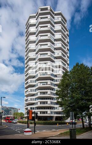 Vue générale du bâtiment. NLA Tower, Croydon, Royaume-Uni. Architecte : Richard Seifert & Partners, 1970. Banque D'Images