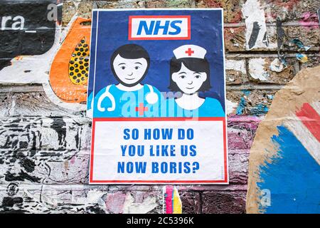 LONDRES, ROYAUME-UNI. 30 juin 2020. Affiches satiriques à Brick Lane, est de Londres pendant la crise de santé du coronavirus.Credit: amer ghazzal/Alamy Live News Banque D'Images