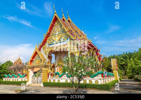 Temple bouddhiste Wat Kaew Manee si Mahathe près de Phuket en Thaïlande en une journée d'été Banque D'Images