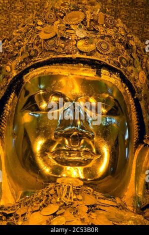 Bouddha de Mahamuni. Mandalay. Myanmar Banque D'Images