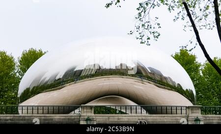 Chiago Skyline se reflète dans Cloud Gate alias The Bean. Banque D'Images