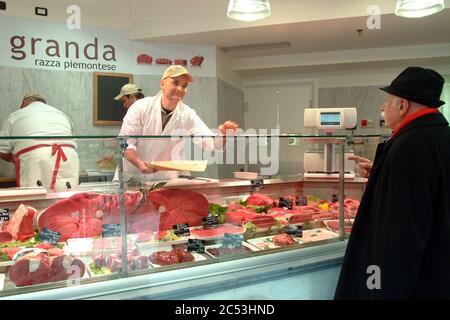 Turin, Piémont/Italie-01/26/2007- l'ouverture du marché d'Eataly à Turin, le premier emplacement des centres commerciaux de qualité de la nourriture italienne. Banque D'Images