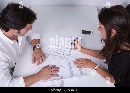 Séance photo d'architectes dans leur bureau Banque D'Images