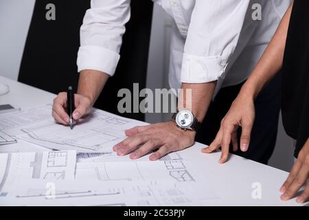 Séance photo d'architectes dans leur bureau Banque D'Images