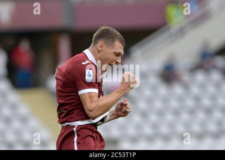 30 juin 2020 ; Stade olympique de la Grande Torino, Turin, Piémont, Italie ; Serie A football, Turin versus Lazio ; Andrea Belotti du FC de Turin célèbre après avoir obtenu un coup de pied de pénalité à la 5e minute en 1-0 Banque D'Images