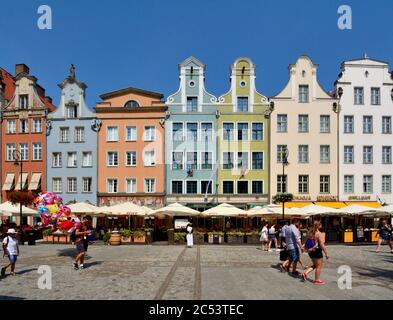 Gdansk Gdansk, Pomorze de Poméranie, façades du long marché (Dlugi Targ) à Gdansk. Maisons de ville historiques et reconstruites de la ville. Banque D'Images