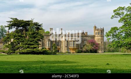 Face sud de l'abbaye de Lacock, Wiltshire, Royaume-Uni 13ème siècle de catégorie I listée la Nunnery Augustinien plus tard maison de campagne Banque D'Images